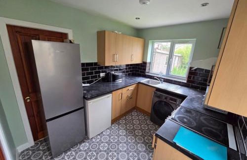 Huddersfield House | Weekly 10percent Off , WiFi, Parking, Sleep 8