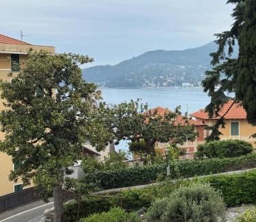 Zoagli Apartment | WELCOME RIVIERA Primavera 1A Vista mare- spazioso e comodo appartamento-2 bagni-wifi-aria condizionata in ogni stanza-garage a pagamento 15 euro al giorno