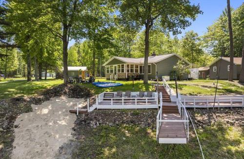 Gladwin House | Welcome to Lakeside Lodge - Game Cave, Golf Greens