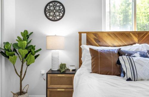 Gladwin House | Welcome to Lakeside Lodge - Game Cave, Golf Greens