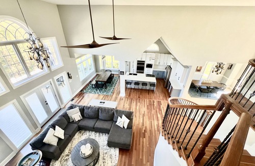 Livingston House | Welcome to Nirv'Anna! Waterfront with beach in a quiet cove on the public side.