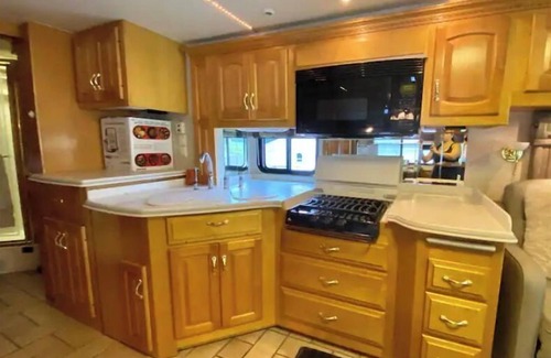 West Salem House | WELCOME TO THE CITY VIEW RV!