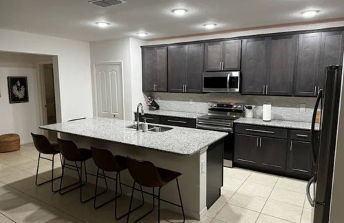 Port Charlotte House | Welcome to the Sunshine! Bring the family! Minutes from the BEACH and shopping!