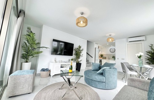 Los Cristianos Villa | Welcome to Villa Bali a luxurious modern getaway