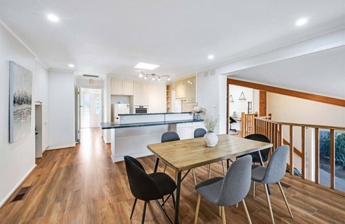 Doncaster East House | Welcome to your stylish retreat in the heart of Doncaster East!