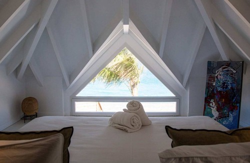 Flamands Villa | Well-appointed villa right on Flamands beach