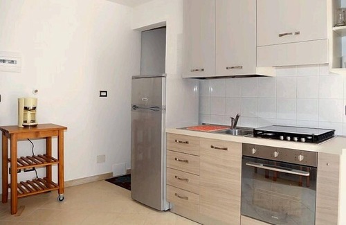 Tronzano Lago Maggiore House | Well-kept 3½-room apartment with large outdoor area & private beach