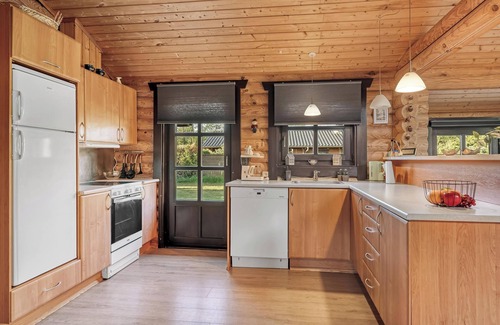 Fjerritslev House | Well-maintained log house with hot tub, sauna and covered terrace in Thy.
