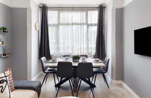 Stonebridge Apartment | Wembley Haven - 2 Bdr - Sleeps 9