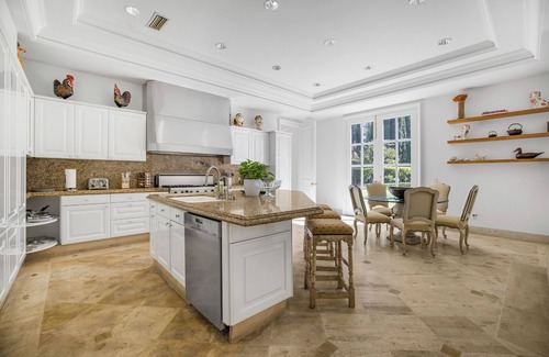 Beverly Hills House | Wendover Mansion - 6BR Neoclassical BH Retreat w/Pool, Near Rodeo