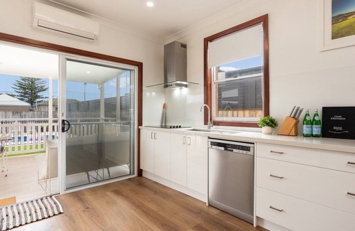 Werri Beach House | Werri Dunes - Set in a prime location just a short walk from the crystal blue waters of Werri Beach