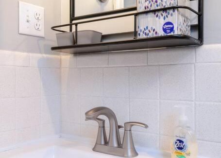 West Elmira House | West Elmira 2/1, Sleeps 6, Washer & Dryer, Wi-FI