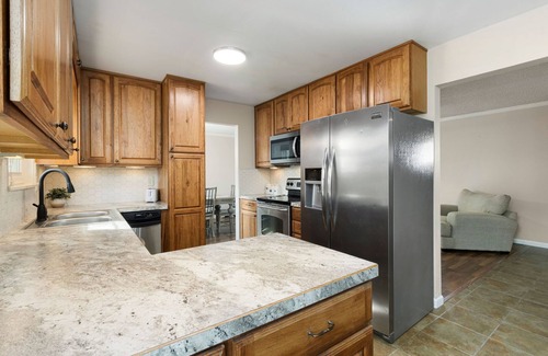 Greeley House | West Greeley 5 bed/4 bath tastefully furnished and recently updated.
