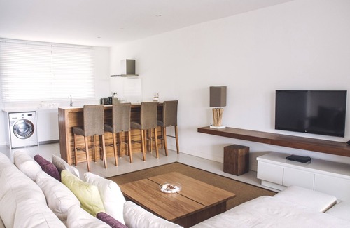 Black River Apartment | West Island by Horizon Holidays