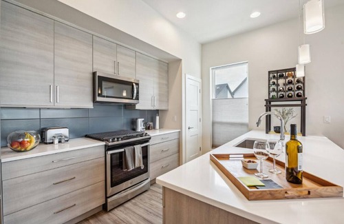 Longmont House | West Longmont 2BDR w/Mountain Views