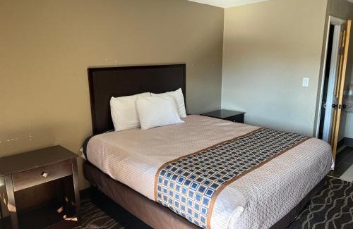 Centerville Hotel | Westbridge Inn and Suites