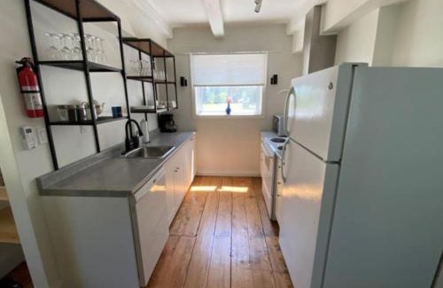 Bloomfield House | Westlake Cottages - Tulip Tree