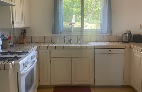 Westlake House | Westside Santa Cruz home at base of UCSC campus which overlooks the Pacific