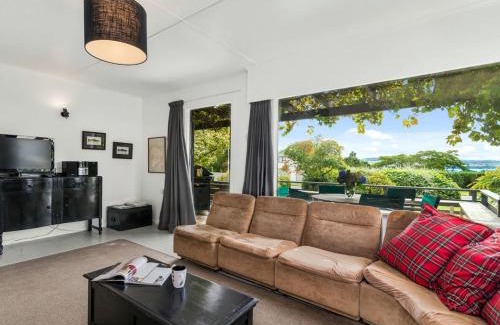 Wharewaka House | Wharewaka Bach - Lake Taupo Holiday Home
