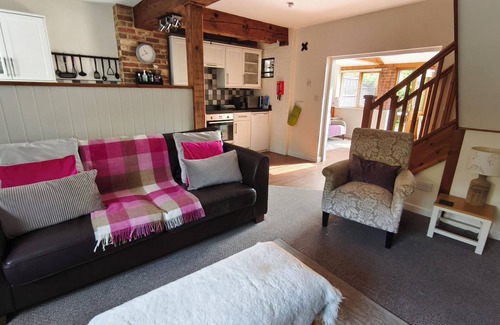 Upper Dicker Cottage | Wheat cottage, Chiddingly, spacious and well equipped character accommodation