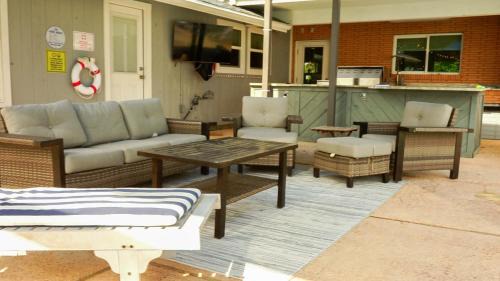 Ingleside House | Whispering Breezes at Windy Hill