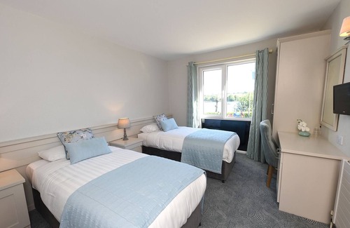 Crosshaven Hotel | Whispering Pines