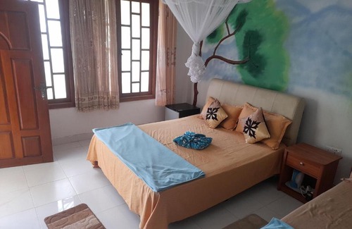 Ella House | White Arcadia cottage
