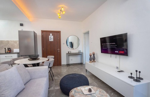 Agios Tychon Apartment | White Arches Sea View Apt No.2