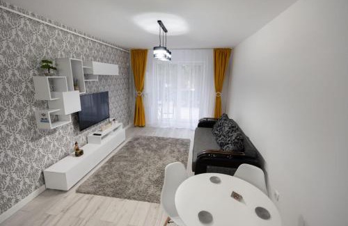 Ploiesti Apartment | White DeLuxe Apartment