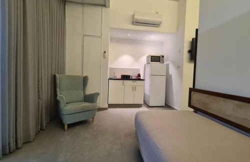 Nachlaot Apartment | White Elephant