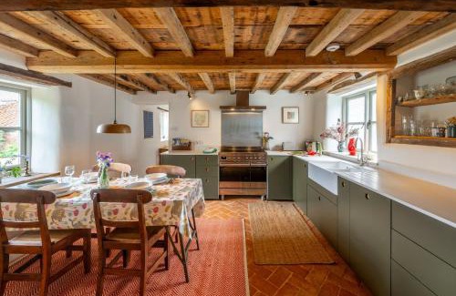 Salthouse House | White End