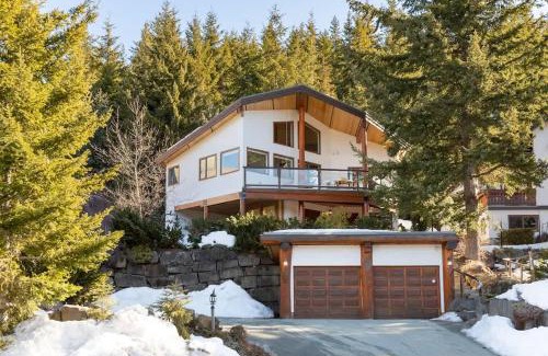 Whistler House | White Gold Chalet - Spacious Family-Friendly Chalet, Hot Tub, Mountain Views, Log Fireplace