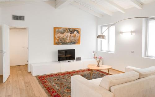 Crema Apartment | White Moon crema & Parking