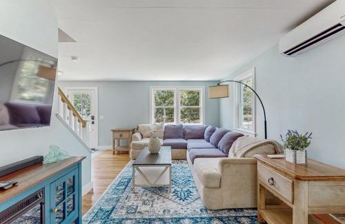 Lagoon Heights House | White Pearl