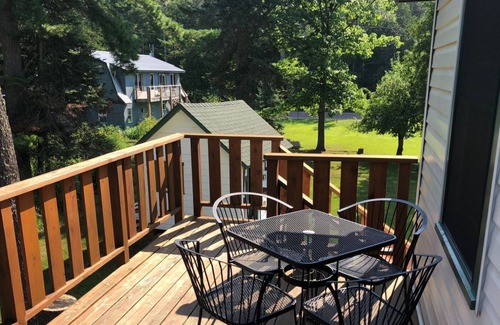 La Pointe House | White Pine - Cozy Carriage House in Town on Madeline Island - Easy Walking to