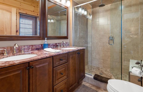 Seguin House | White Pines Lake Joseph Muskoka