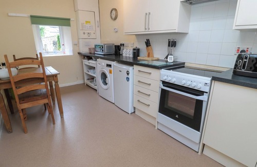 South Charlton Cottage | WHITE SWAN COTTAGE, pet friendly, with hot tub in Alnwick