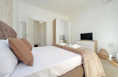 Tuscolano Apartment | White Wood House