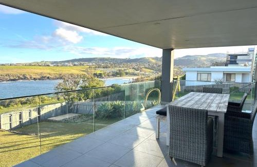 Kiama House | Whitecaps Beachhouse - Pet Friendly on Easts Beach - Book 3 nights, pay 2