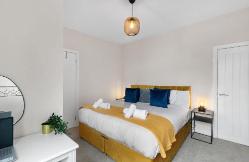 Rotherham House | Whitehill - 3-Bed Home from Home, Sleeps 7, Great for Groups & Workers, FREE Parking & Netflix - Hosted by Stay Host Save