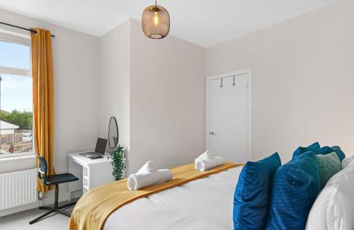 Rotherham House | Whitehill - 3-Bed Home from Home, Sleeps 7, Great for Groups & Workers, FREE Parking & Netflix - Hosted by Stay Host Save