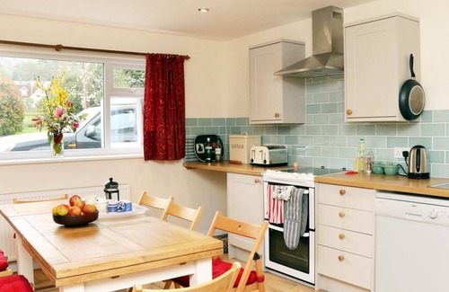 Bicknoller Cottage | WHITES MEADOW, pet friendly, character holiday cottage in Bicknoller