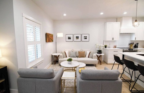 Veterans Park House | Whitewater Getaway-Charming 3-bedroom townhome with WiFi, AC in brilliant Boise