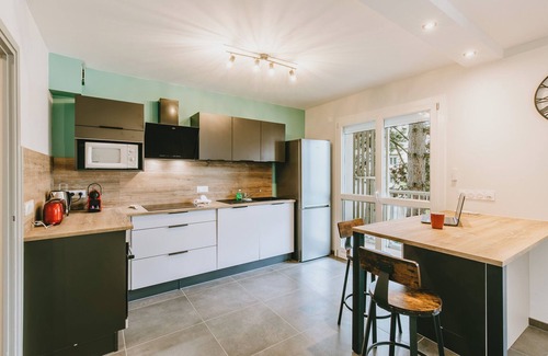 Bassens Apartment | Whole T3 air-conditioned apartment close to all amenities