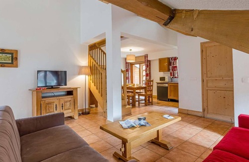 Vaujany Apartment | Wifi, 50m from ski lifts, fitness, swimming pool, sauna, hammam, balcony, parking, tv, 69m², Vaujany