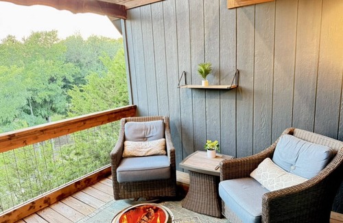 Dripping Springs Apartment | Wild Oak Cottage, Cabin on cliff w pro coffee!
