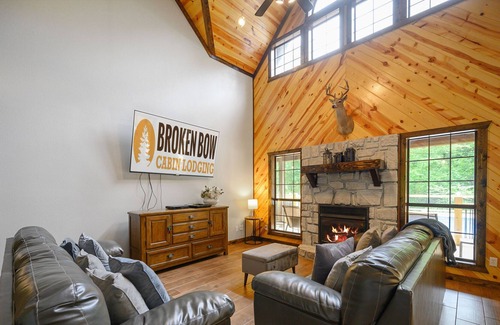 Broken Bow Cabin | Wild Oasis Lodge: 4BR,4.5BA, Sleeps 12 + Game Room and Theatre Room