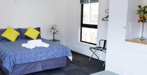 Strahan Hotel | Wild Rivers Escape