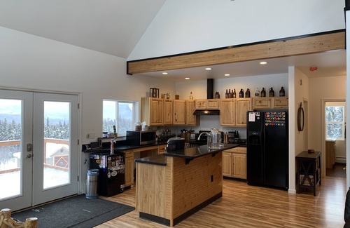 Fairbanks House | Wildcat Pet Friendly Home