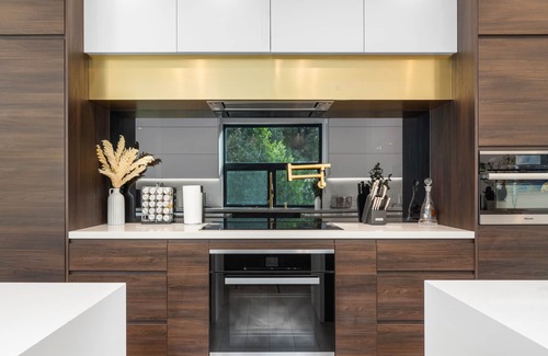 Laurel Canyon Villa | Willow Glen 2 - Warm Contemporary Estate with Open Floor Plan + Pool & Spa